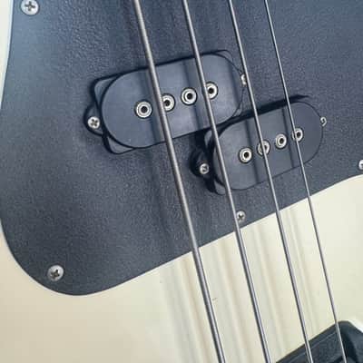 G&L SB-1 - Vintage White image 9