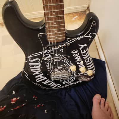 Squier Stratocaster 1999 - Black and white image 2