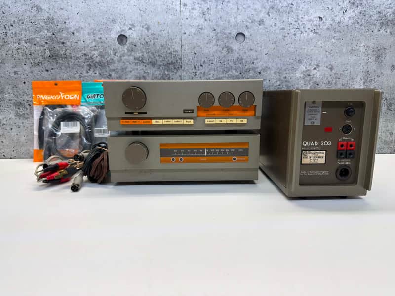 QUAD Quad 33 Analogic Preamplifier Kit with FM3 Tuner and 202 Power AmplifierVintage - Silver