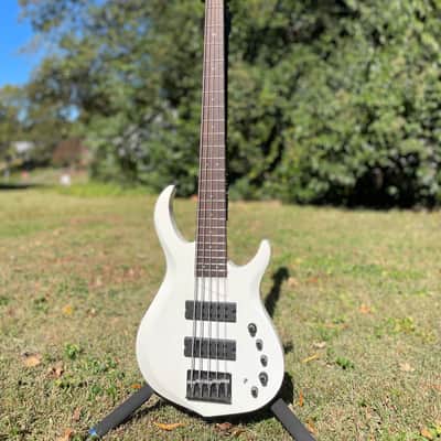 Sire 2nd Generation Marcus Miller M2 WHP 5-String with Rosewood Fretboard- White Pearl image 3