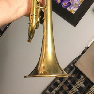 SUMMER DEAL CONN TRUMPET RARE 8B 1934 GUSTAT SYMPHONY GRAND COMPRESSION FINE NO BAD DENTS OR PRIOR REPAIRS , OK CASE , MUTES , MOUTHPIECE image 6