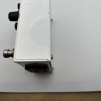 Menatone Howie - White x136 image 2