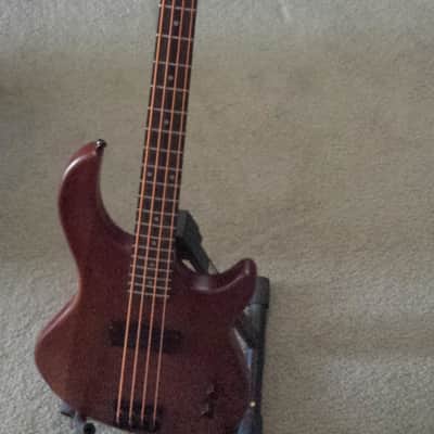 Dean Edge 09 4-String Bass Guitar Satin Natural