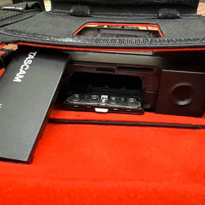 TASCAM DR-701D PCM Field Recorder with K-Tek Stingray MixPro Audio Bag and KSWB1 Waist Belt Kit image 8