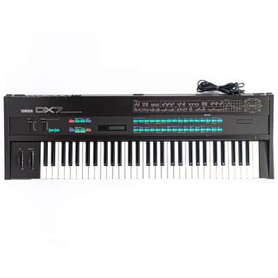 Yamaha DX7 FM Synthesizer – Iconic 1980s Digital Classic w/ Original Case
