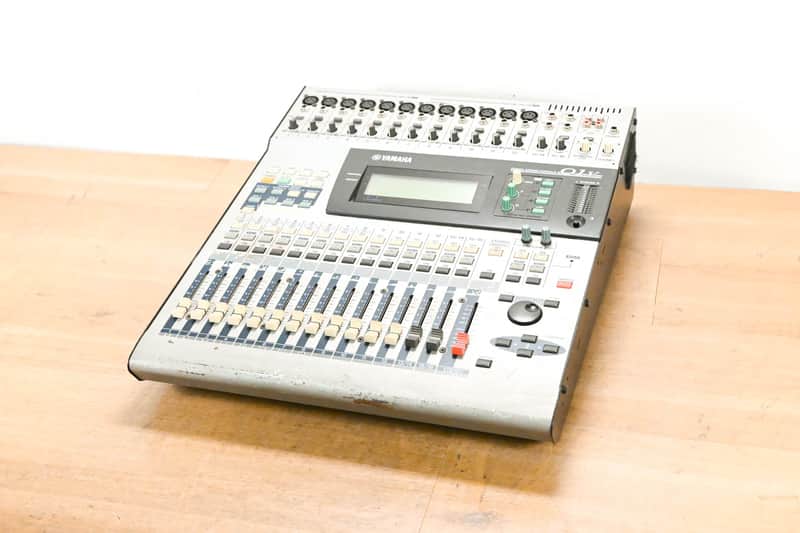Yamaha Yamaha 01V 16-Channel Digital Audio Console