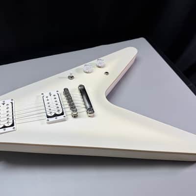 2016 Epiphone Brendon Small Signature "Snow Falcon" Flying V - Snow Burst image 3