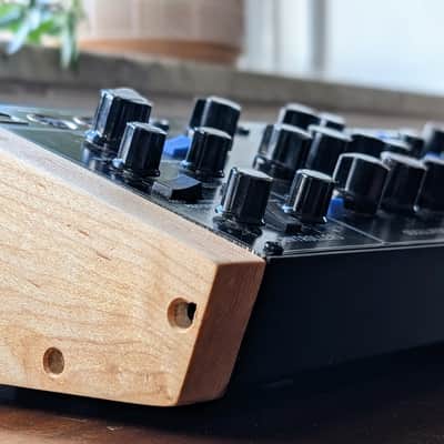 Solid Maple Side Panels for Behringer Model D  (Fits Neutron, Pro-1, WASP, Cat, etc)
