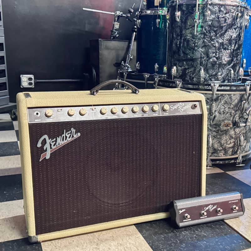 Fender Super Sonic 22 Tube Combo amp w footswitch and cover image 1