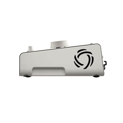 Yamaha 6 in / 4 out dual USB-C Audio/Video Interface, touchscreen, white finish image 4