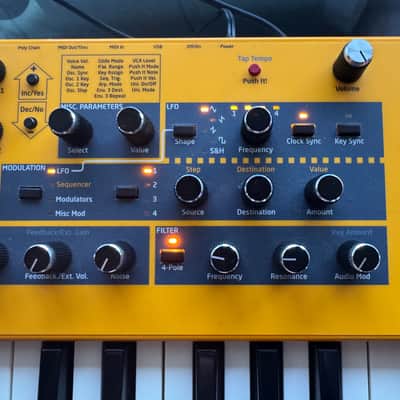 Dave Smith Instruments Mopho 32-Key Monophonic Synthesizer 2011 - 2016 - Yellow with Wood Sides image 5