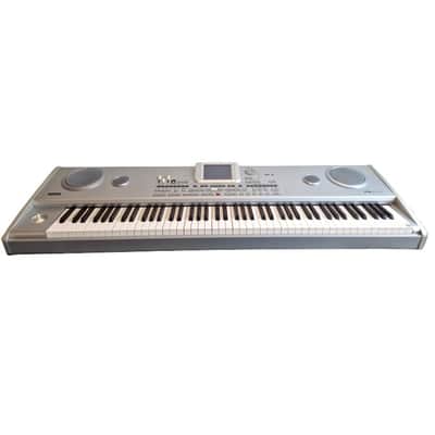Korg Pa588 - Synthesizer Keyboards - White – Keyboard - Excellent w/ Hard Case & Power Supply image 1