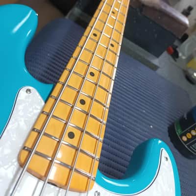 Fender American Professional II Precision Bass V with Maple Fretboard - Miami Blue image 3
