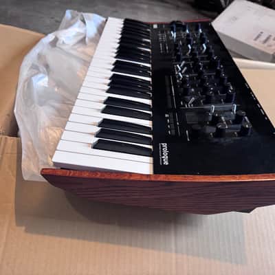 Korg Prologue 8 Polyphonic 49-Key 8-Voice Analog Synthesizer 2018 - Present - Black/Wood image 3