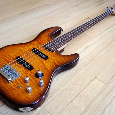 Fender Deluxe Series Jazz Bass 24 Fret Quilt Top w/ Active EQ, Duncan Pickups and Hardshell Case image 10