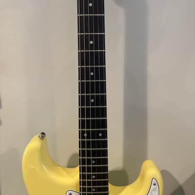 Fender Stratocaster Partscaster 1980-1987 - Yellow image 4