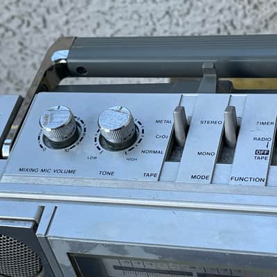 Vintage SANYO M9975 Boom Box Cassette Recorder Stereo Radio Portable FOR PARTS OR REPAIRS image 8