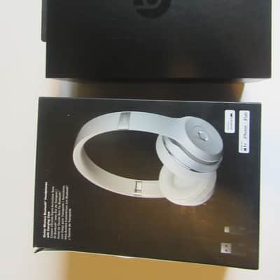 New Beats Solo3 Wireless  2020s image 11