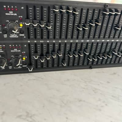 dbx 2231 2-Channel 31-Band Graphic Equalizer/Limiter w/ Type III Noise Reduction 2010s - Black image 3