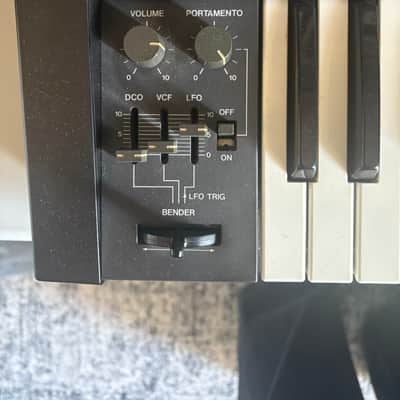 Roland Juno-106 61-Key Programmable Polyphonic Synthesizer 1984 - 1985 - Black image 5