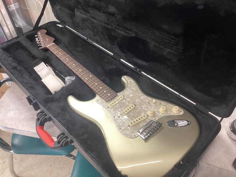 Fender American Professional Stratocaster Rose Champ 2018 - Gold image 1