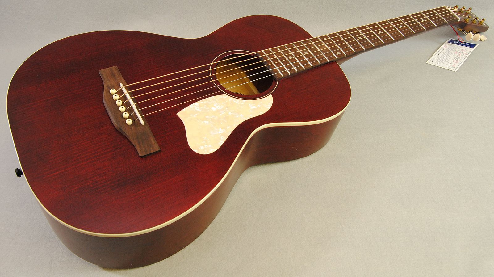 Art & Lutherie Roadhouse Parlor Tennessee Red | Reverb