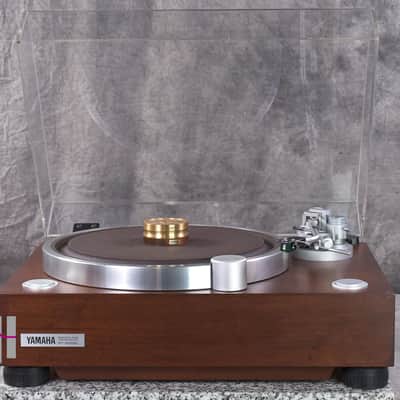 YAMAHA GT-2000L Turntable W/ Auto Lifter Adjust In Very Good Condition image 3