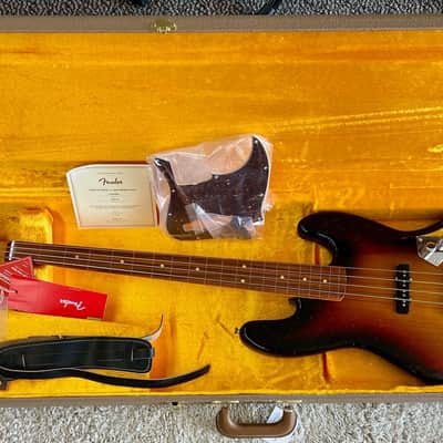 Fender  Jaco Pastorius Jazz Bass, Fretless, Pau Ferro board, 3-Color Sunburst image 4