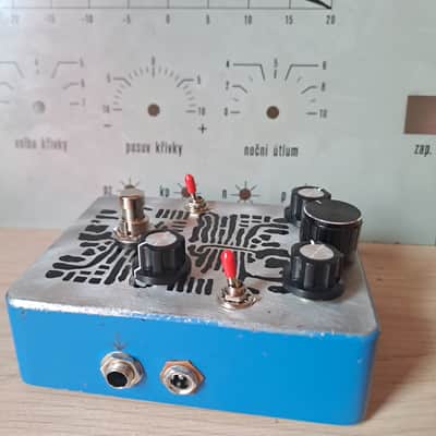 DOOM4049 noise machine/distortion, handmade image 2