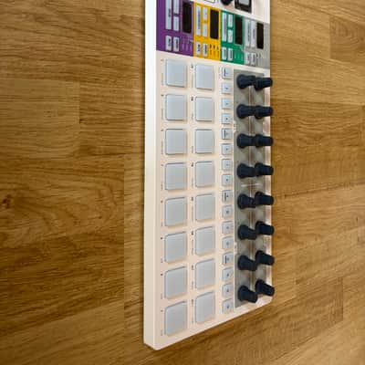 Arturia BeatStep Pro MIDI Controller 2017 - Present - White image 2