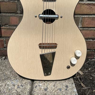 Danelectro Convertible Single Pickup 1959 - 1969 - Blonde image 3
