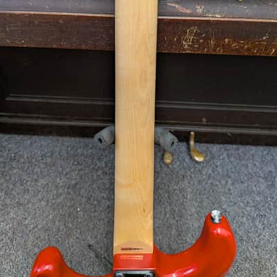 Vantage "Strat" - Red image 15