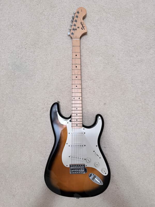 Squier Affinity Series Stratocaster with Maple Fretboard 2001 - 2021 - 2-Color Sunburst image 1