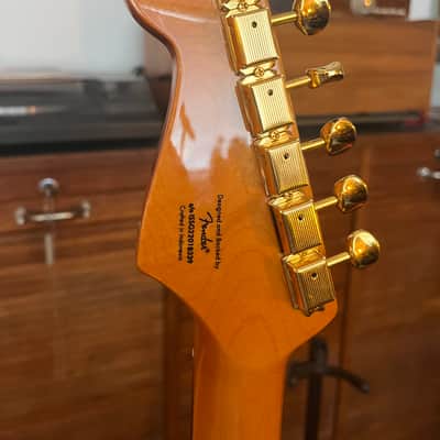 Squier Stratocaster Andertons Limited Edition – Gold Hardware (c. 2022), sunburst image 11