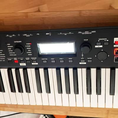 Korg Kross 61-key music workstation synthesizer Keyboard Synth Keytar image 2