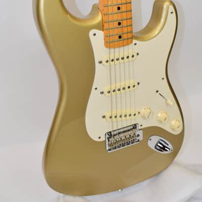 2007 Fender Classic Player '50s Stratocaster Electric Guitar, Maple Fingerboard, Shoreline Gold image 3