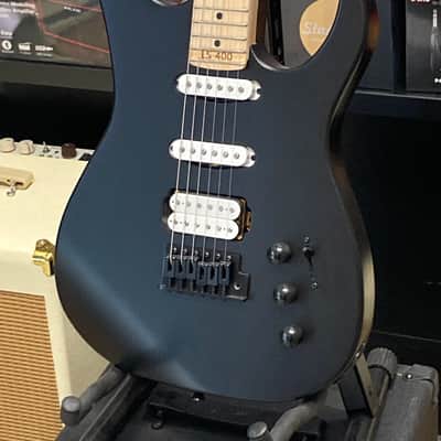 Lyman LS-400 Maple Fingerboard Matte Black Floor Model (IM05092204) image 1