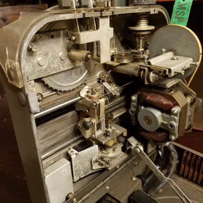 Gray Audograph soft vinyl recording cutting lathe dictating dictation machine, Case & microphone 1949 - Brown wrinkle paint image 11