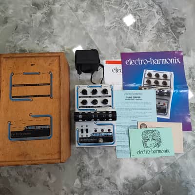Electro-Harmonix Tube Zipper Envelope Filter / Distortion in Plywood Box.