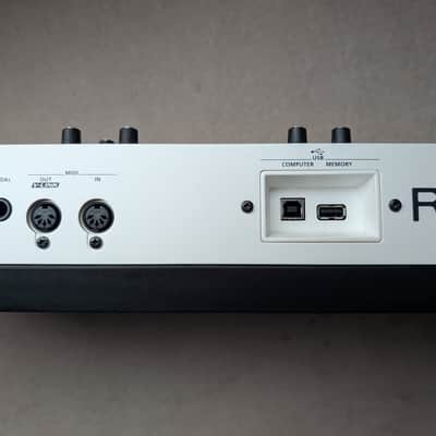 Roland SH-01 GAIA 37-Key Digital Synthesizer 2010 - 2012 - White image 6