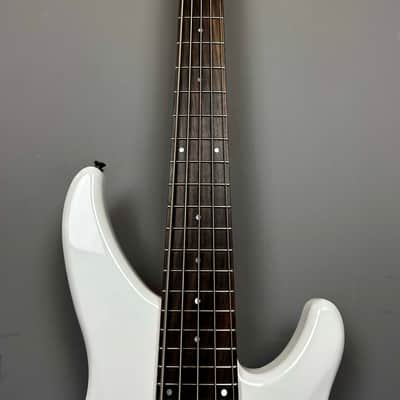 Yamaha TRBX305 2025 - White image 5