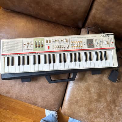 Casio MT-65 Casiotone 49-Key Synthesizer 1980s - White