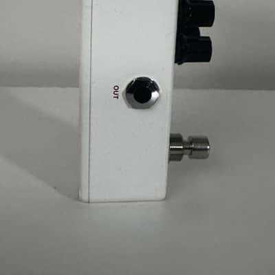 MXR M282 Dyna Comp Mini Bass Compressor 2019 - Present - White image 4