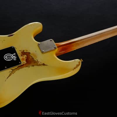 Fender Stratocaster Vintage White FN Series with Gold Leaf Made in USA Aged Relic (Rare) image 3