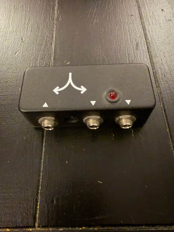 JHS Buffered Splitter V2 2018 - Present - Black image 1