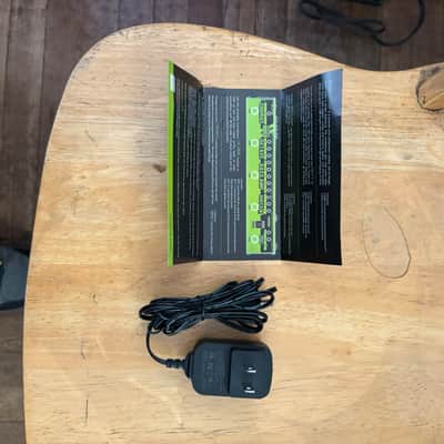 Valeton VES-2 Dapper Bass Multi Effects Strip AC adapter included image 11