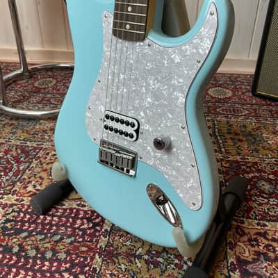 Fender Limited Edition Tom Delonge Signature Strat RW 2024 - Daphne Blue image 9