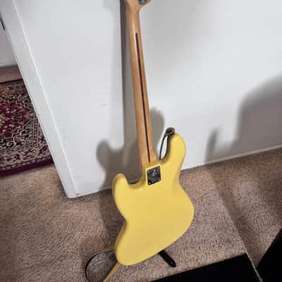 Fender Jazz Bass 2022 - Buttermilk with case image 4