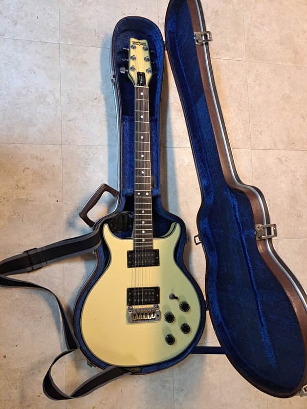 Washburn Falcon 1983 - Yellow image 1