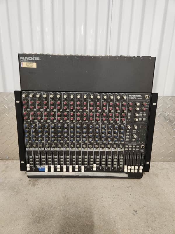 Mackie CR1604-VLZ 16-Channel Mic / Line Mixer | Reverb